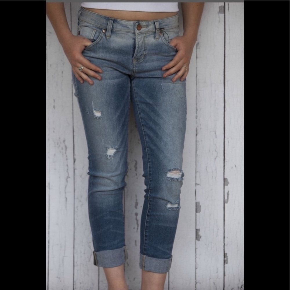 DEAR JOHN / Madison Girlfriend Medium Washed Distressed Crop Jeans Size 27